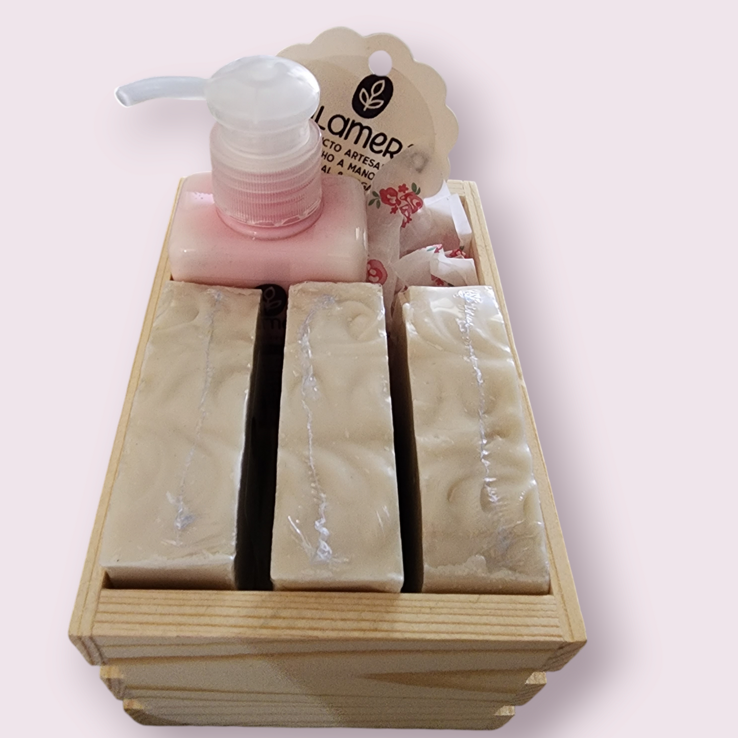 🎁 Caja de Regalo #3 - 3 Jabones Artesanales & Loción 4 onz.